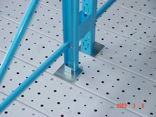 Sistema di scaffalature per soppalco con porta di sicurezza, terzo piano, per il progetto Toyota Car