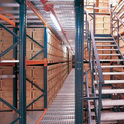A38: Sistema di stoccaggio per scaffalature mezzanine