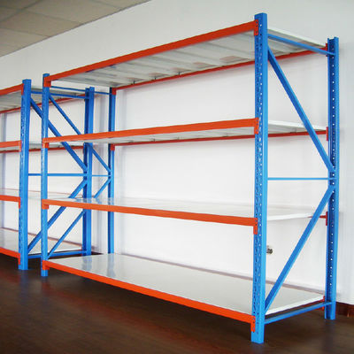 Scaffalature per magazzini con scaffalatura a lunga durata