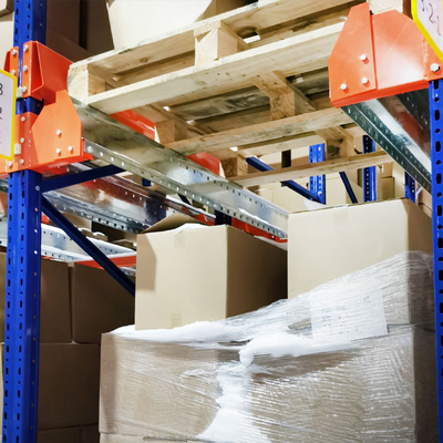 B37 Ripiani di magazzino Servizi pesanti Radio Shuttle Sistema di stazionamento di pallet per auto Ripiani e scaffali di impilamento in acciaio