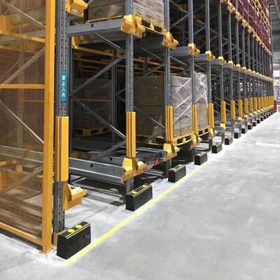 Radio Shuttle Pallet Rack Protezioni verticali Rack End Guard Barriera di sicurezza in polimero Traffic Guardrails