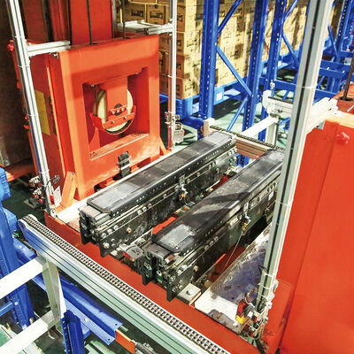 Stacker Crane Floor Supported SRM Storage And Retrieval Machine ASRS Sistema automatico di stoccaggio e recupero